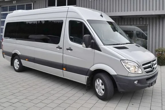 12-Sitzer von Taxi Fluor